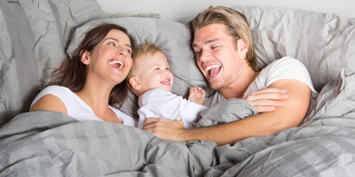 Wspólny pokój – jak urządzić mały pokój dla rodziców i dziecka?