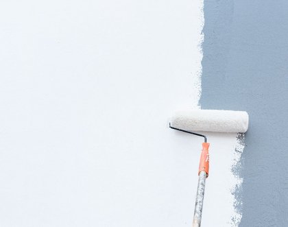 Malowanie ścian na biało po kolorze - o czym pamiętać?