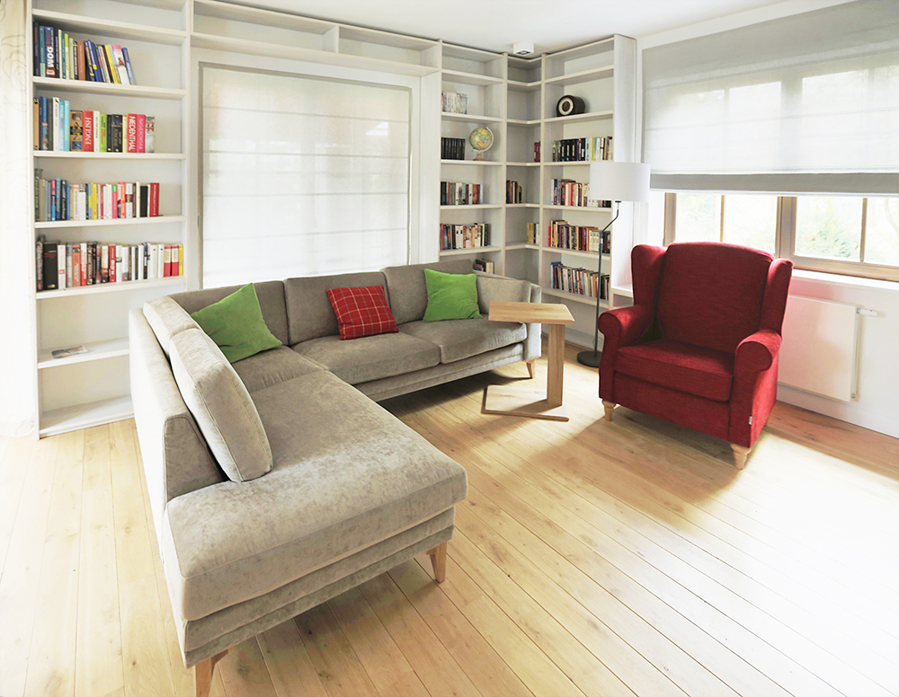 biblioteczka w salonie