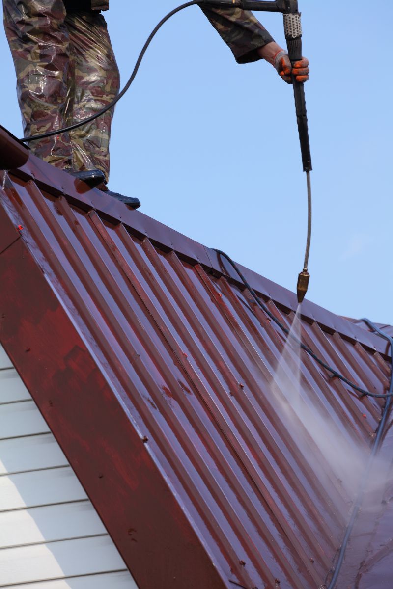 Czyszczenie dachu myjką